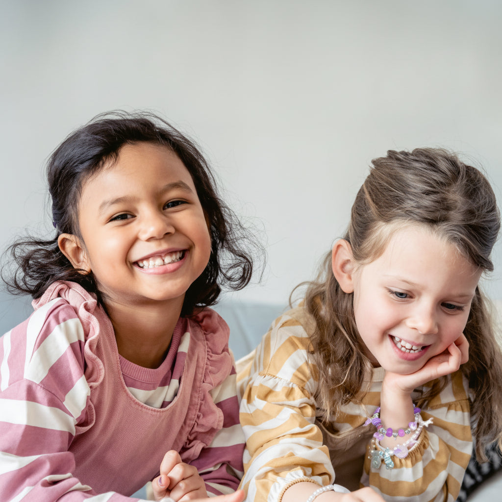 Kit Creazione Braccialetti Bambini, Set di Perline e Ciondoli per Gioielli Fai da Te