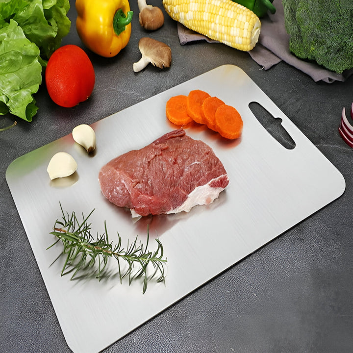 Tagliere da cucina in metallo titanio per preparazione alimenti