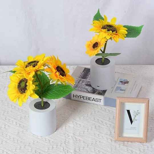 Decorative USB Rechargeable Sunflower LED Lamp With Warm Glow - Image 5