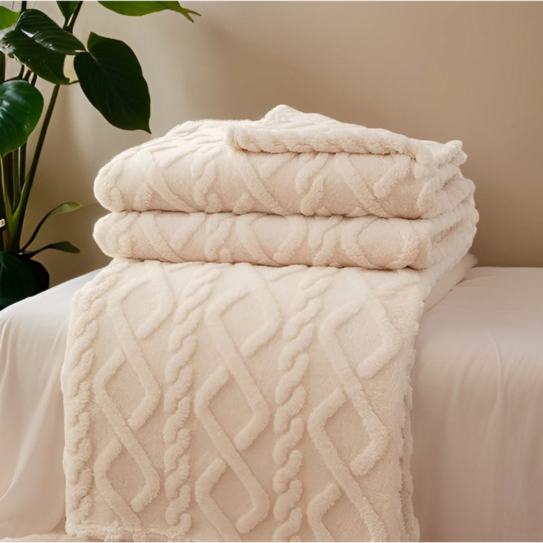 Double-Layer Fleece Blanket With Modern Geometric Design - Image 10