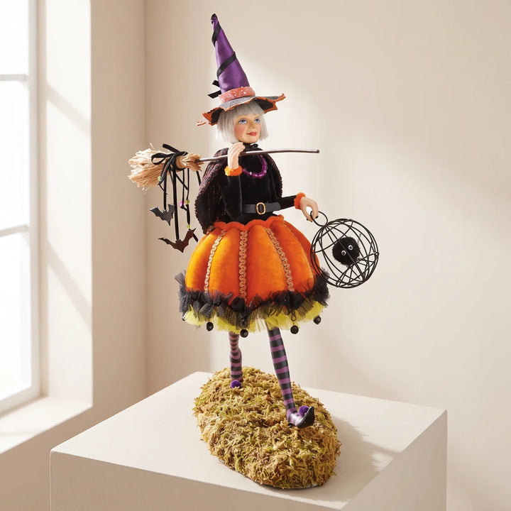 Halloween Figurine Witch-Themed Design With Resin Construction And Lightweight For Indoor Decor - Image 1