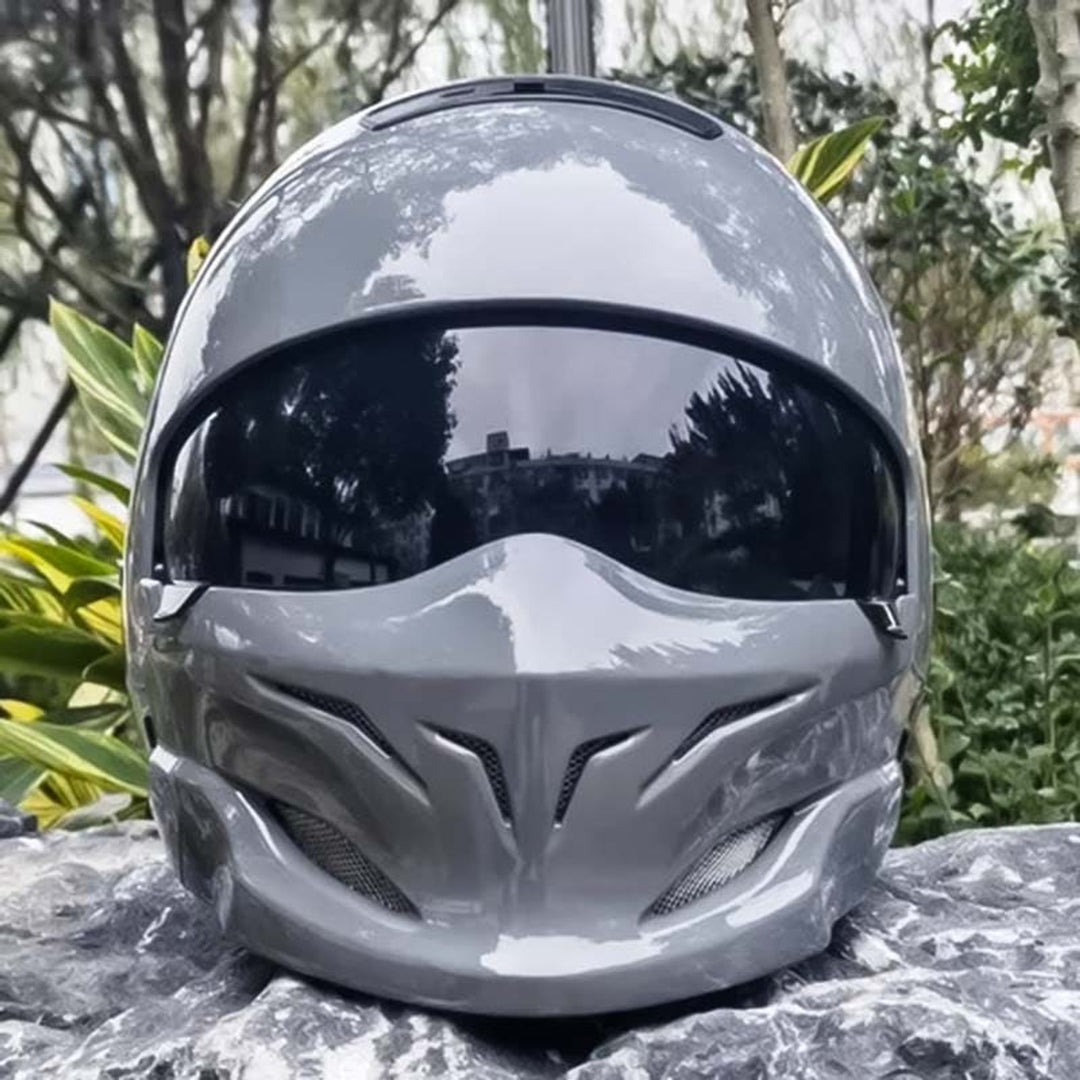 Motorcycle Helmet with Secure Full-Face Design and Visor - Image 4